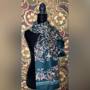 Chic Paisley Scarf in Green and Gold